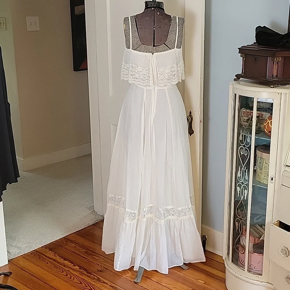 Stunning Roberta White Maxi - Picture 6 of 15